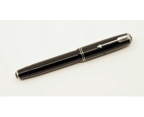 Parker Vacuum Filler reserve trim in Jet Black. An uncommon variant of an early predecessor of the famous Vacumatic pen. Over