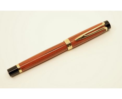 Waterman Liaison mottled ebonite fountain pen. The pen shows light wear, with a medium 18k Waterman nib. Overall excellent co