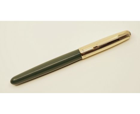 Parker 51 Vacumatic filler in Navy Grey with gold filled cap. Parker transitioned the Dove Grey colour when they started maki