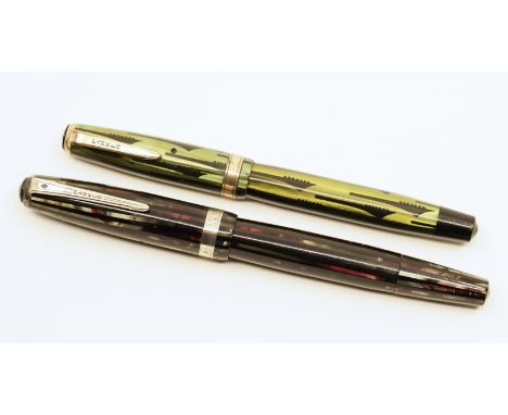 Parker Duofold fountain pen lot (2). The lot consists of a Maroon (Laidtone Permanite) Senior model Duofold pen and Demi size