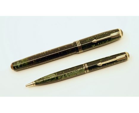 Parker Vacumatic Standard set in Green Pearl. This was the first generation of the Vacumatic line of pens. It has a three ban