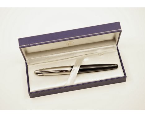 Waterman Edson Diamond Black fountain pen. The Waterman Edson has a classic late 1990's retro-Art Deco design. The Diamond Bl