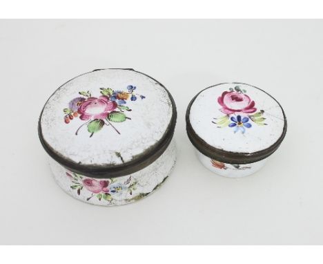 A Bilston enamel circular box, late 18th Century, the hinged cover and sides decorated flowers on a white ground, 5.5cm diame