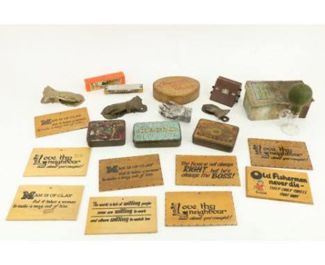 A small collection of miscellaneous Desk Items, comprising a Bakelite desk calendar, a brass and metal hand form Paper Clips,
