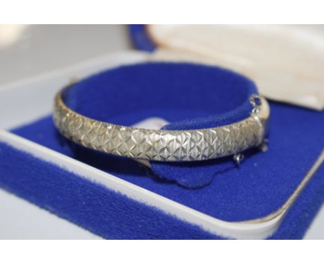 A Bracelon Ltd 1986 Sterling silver snap bangle, 13gms 