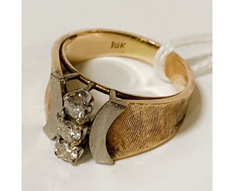 18CT 0.30 POINTS OF DIAMOND RING - SIZE L / M - 5.8 GRAMS APPROX