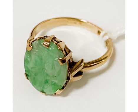 9CT GOLD JADE RING - SIZE M - 2.9 GRAMS APPROX