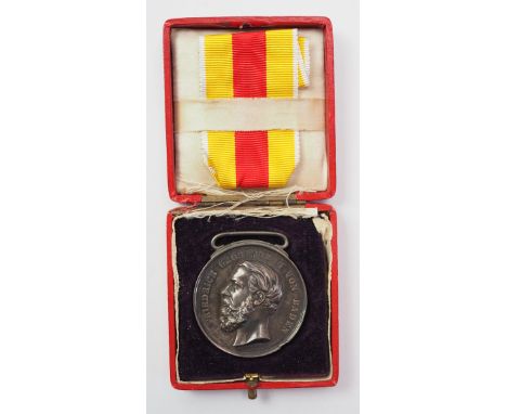 Baden: Silberne Verdienstmedaille, Großherzog Friedrich, im Etui.Silber, mit Randschlag, im roten Verleihungsetui, goldene De