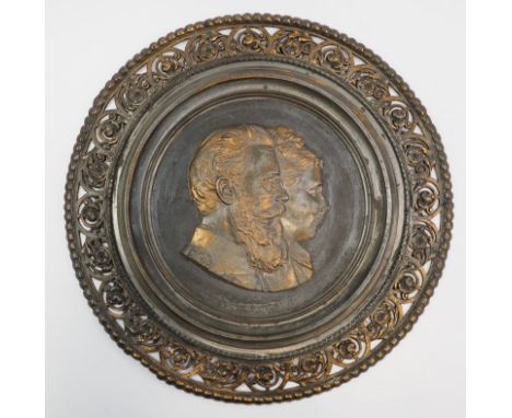 Baden: Wandrelief Großherzog Friedrich I. mit Gemahlin Luise.Metall, mittig Portät des Großherzogpaars, Rand mit floralen Mus