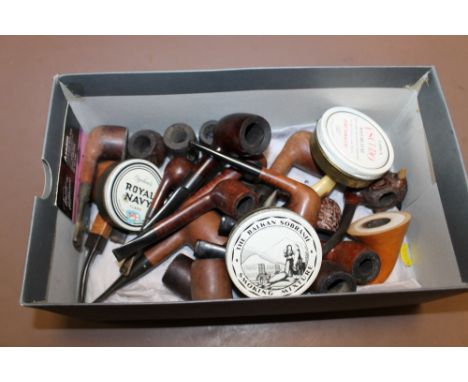 A COLLECTION OF VINTAGE PIPES