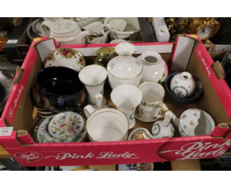 A TRAY OF MOSTLY CERAMICS TO INCLUDE SPODE, MINTON HADDON HALL, MDINA GLASS VASE ETC.