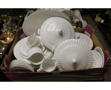 A TRAY OF WHITE ROYAL WORCESTER DINNERWARE 