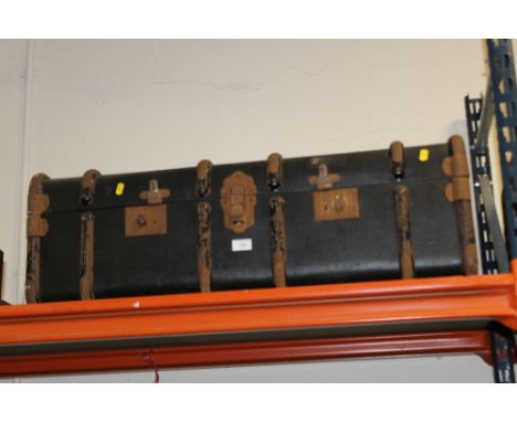 A LARGE VINTAGE 'DRAWCO' TRUNK