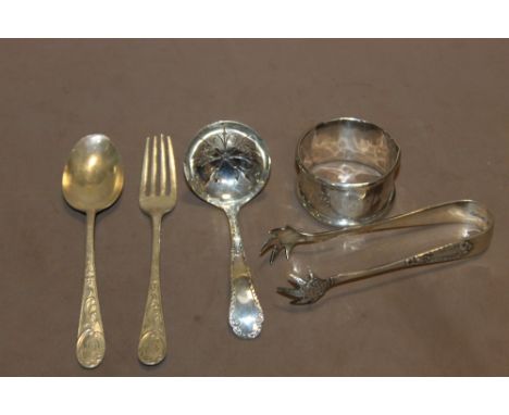 A BAG OF HALLMARKED SILVER ITEMS TO INCLUDE A SPOON AND FORK SET, NAPKIN RING, TONGUES ETC