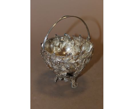 A SMALL VINTAGE WHITE METAL GRAPE PATTERN PIERCED BASKET WITH GLASS INLAY