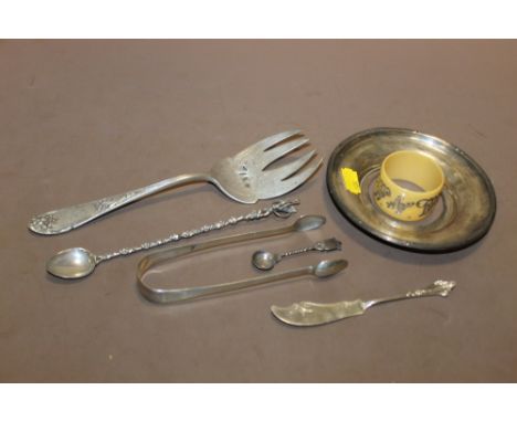 A BAG OF HALLMARKED SILVER AND WHITE METAL ITEMS TO INCLUDE SUGAR TONGS, CONTINENTAL FISH FORK ETC.