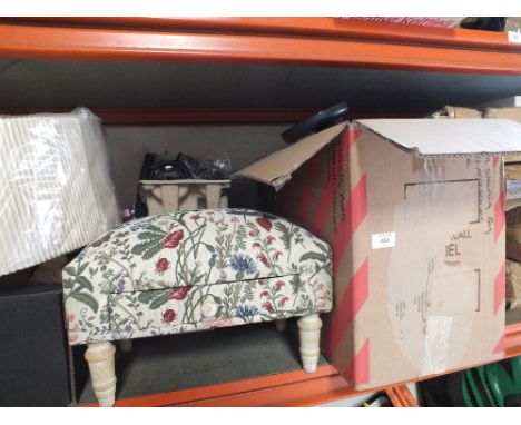 A QUANTITY OF HOUSEHOLD GOODS TO INC BLENDERS, BLUE TOOTH SPEAKER ETC