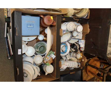 TWO TRAYS OF ASSORTED CHINA AND CERAMICS TO INCLUDE WEDGWOOD STRATFORD PART TEA SERVICE, JASPERWARE CUPS AND SAUCERS, ROYAL W