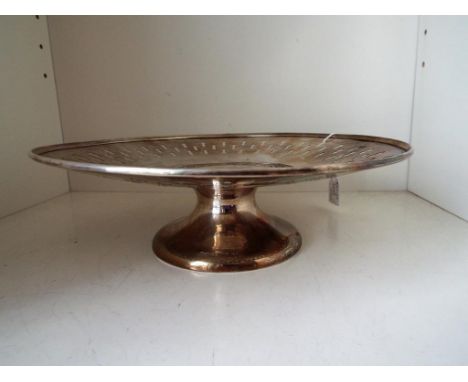 An American sterling silver cake stand engraved 'Horse Show, Calgary 1916' powder bowl with cover, the base stamped Sterling,