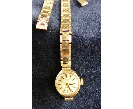 Rotary ladies 9 ct gold wristwatch on a 9 ct gold bracelet, requires new pin. Working at lotting up.