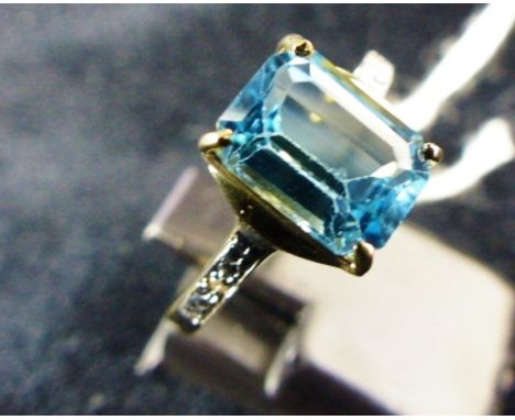 9 ct gold square topaz ring.; Size O.