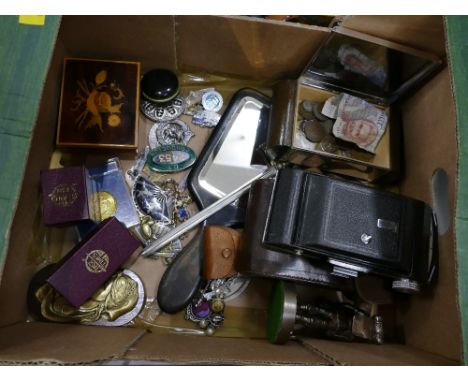 Box of vintage brooches, badges, ornaments, Art Deco tub of coins