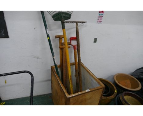 Garden tools (T-chest not included) 