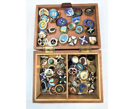 LARGE SELECTION OF MOSTLY SCOTTISH ENAMEL DECORATED BOWLING CLUB BADGESfor various clubs and tournaments, approximately 85 