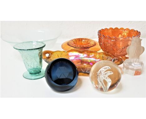 SELECTION OF GLASSWAREcomprising a Goebel owl on an octagonal base, shaped opaque bowl, two paperweights, crackle glaze vase 