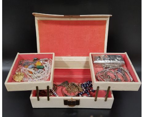 SELECTION OF SILVER AND OTHER JEWELLERYincluding a plaited silver bracelet; a silver bangle; an Art Nouveau style silver broo