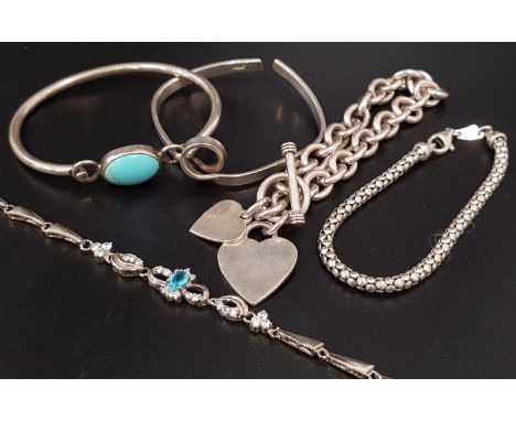 SELECTION OF FIVE SILVER BRACELETS AND BANGLESincluding a turquoise set bangle and Tiffany style heart tag bracelet (5) 