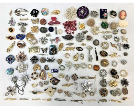 LARGE SELECTION OF MOSTLY VINTAGE BROOCHESof various sizes and designs, including mother of pearl, simulated pearls, stone se