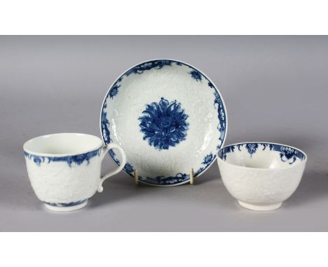 AN 18TH CENTURY WORCESTER TEA BOWL, COFFEE CUP AND SAUCER moulded and painted in under-glaze blue with the Chrysanthemum patt