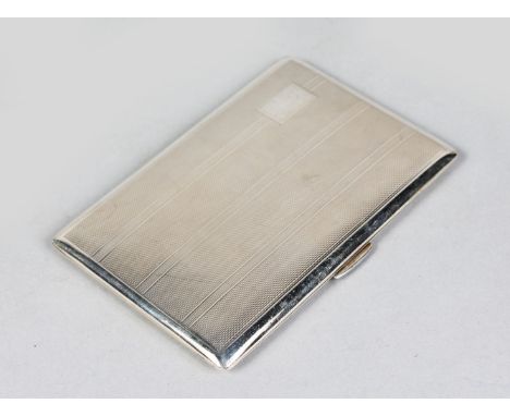 A GOOD ENGINE TURNED CIGARETTE CASE.