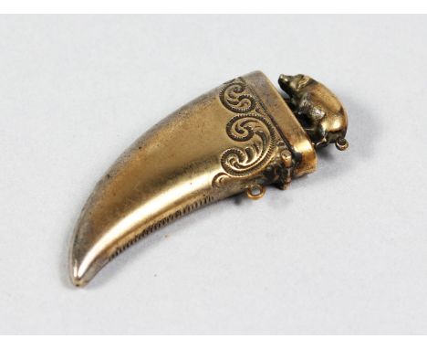 APLAIN VESTA, shaped like a tigers claw with a pig finial.