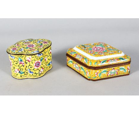 TWO SMALL CHINESE CANTON ENAMEL BOXES.