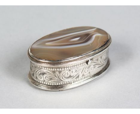 AN OVAL SNUFF BOX with agate top.