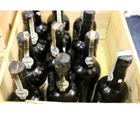 SANDEMAN 1960 vintage port, a case of twelve bottles, much suffering leakage, some almost empty CONDITION REPORT: Three bottl