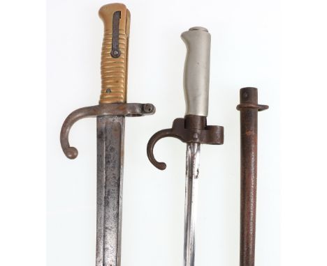 French 1868 model sword bayonet with yataghan T-form blade, blade length 57cm, bayonet length 69cm and a French 1886 model ba