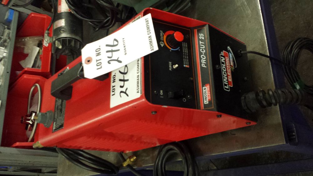 LINCOLN PRO CUT 25 PLASMA CUTTER