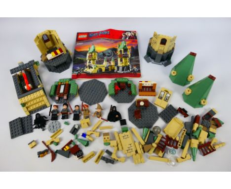 Lego - An unboxed and part built #4867 Harry Potter Hogwarts Lego set - Set comes with characters such as Harry Potter, Demen