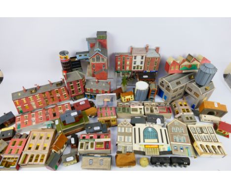 Bachmann - Grafar - Arnold - A quantity of railway layout building in OO scale in card, plastic and some in resin including a