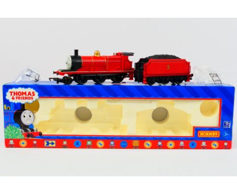 Hornby - A boxed OO Gauge Hornby Thomas and Friends #R852 James the Red Engine - Model comes with accessories. Comes with ten