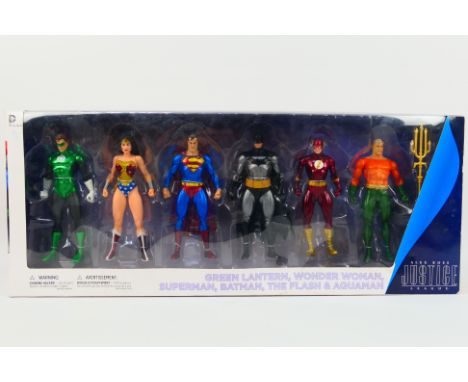 DC Collectibles - A DC Collectibles Justice League 6 x figure set - Figures include Green Lantern, Wonder Woman, Superman, Ba