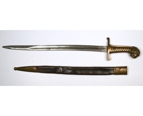 EDGED WEAPONS. A BAVARIAN PATTERN 1892 ARTILLERY SIDE ARM AND SCABBARD, WITH SOLID BRASS HILT AND BRASS MOUNTED STITCHED LEAT