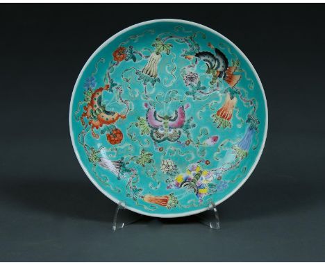 A CHINESE TURQUOISE GROUND FAMILLE ROSE SAUCER DISH, 19TH / EARLY 20TH C, ENAMELLED WITH INSECTS AND FLOWERS, 18.5CM DIAM, QI