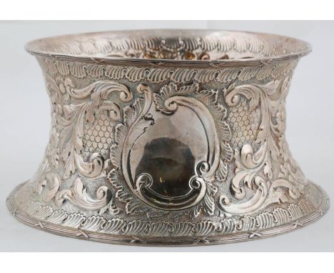 A GEORGE V SILVER DISH RING IN 18TH C IRISH STYLE, WITH RIBBON-AND-REED BORDERS, 21CM DIA, BY J W CALDICOTT, BIRMINGHAM 1910,