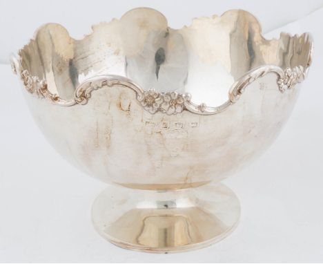 A GEORGE V SILVER ROSE BOWL WITH UNDULATING APPLIED C SCROLL AND FLOWER RIM, 15.5CM H, BY MAPPIN AND WEBB, BIRMINGHAM 1911, 1