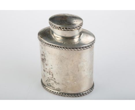 AN EDWARDIAN GADROONED OVAL SILVER TEA CADDY AND COVER, 9CM H, MARKS RUBBED, BIRMINGHAM 1902, 3OZS 17DWTS  Light wear but not