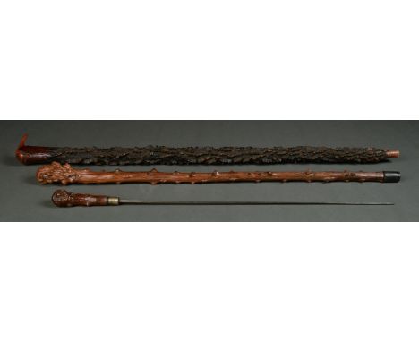 A GNARLED WOOD WALKING CANE WITH 'BEAK' HANDLE, LATE 19TH C, 100CM, ANOTHER LIGHTER KNOBBLY WOOD WALKING CANE AND A VICTORIAN